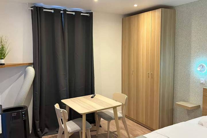 Apartamento entero, Studio number 5 in Pantin in Pantin, Sena-Saint Denis