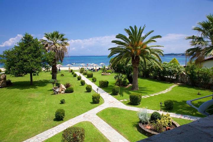 Bungalow für 4 Personen, mit Garten und Terrasse, mit Haustier in Chalkidiki