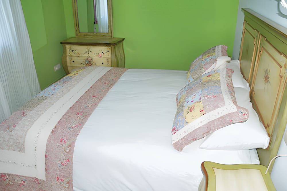 Entire apartment, Homerez - Apartment San Antolin in Ibias, Asturias Province