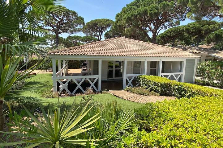Chalet pour 6 personnes, avec jacuzzi ainsi que jardin et terrasse à Gassin