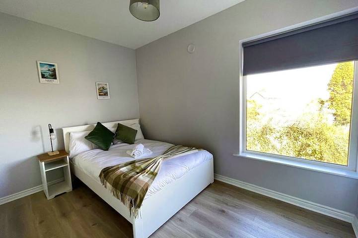 Apartamento entero, Modern and Accessible - sleeps 8 in Galway, Condado de Galway
