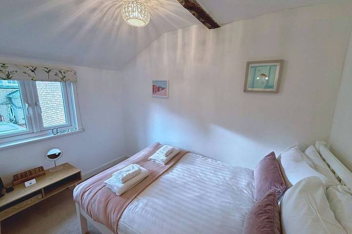 Quaint 2 bed Cottage in the Heart of Cambridge with free parking off-site in Market Ward, Cambridge