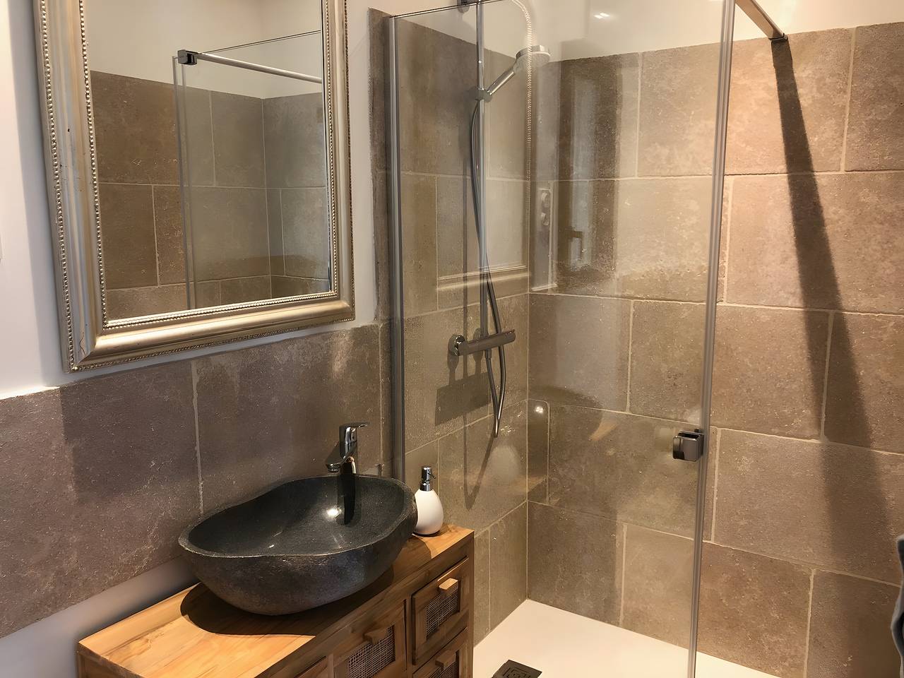 Les Crouquets Truffle Spa Cabin in Jayac, Périgord Noir