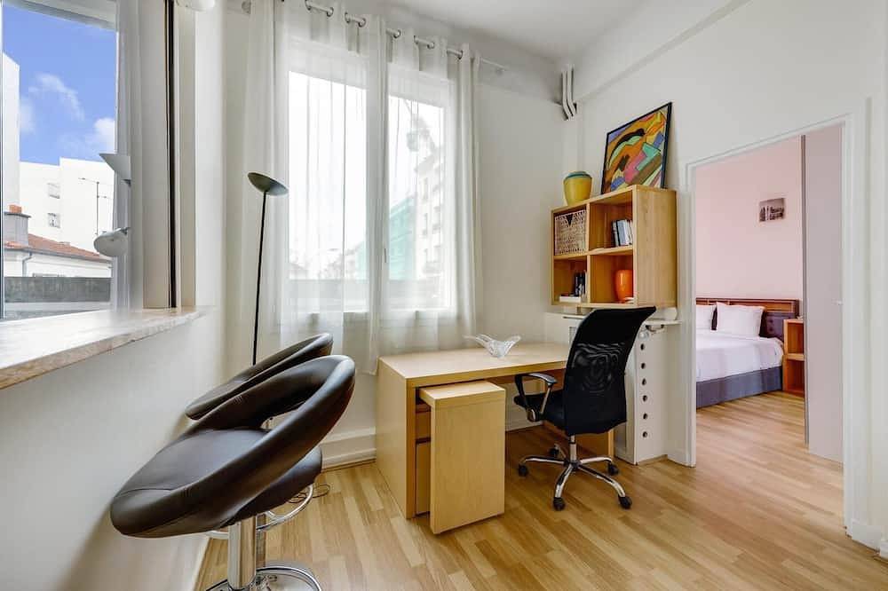Entire apartment, Cosy cocoon at the gateway to Paris, close to the metro and all amenities in Montrouge, Hauts-de-Seine