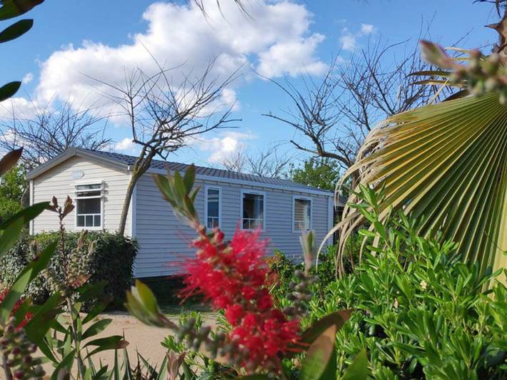 Camping pour 4 personnes, avec piscine et terrasse