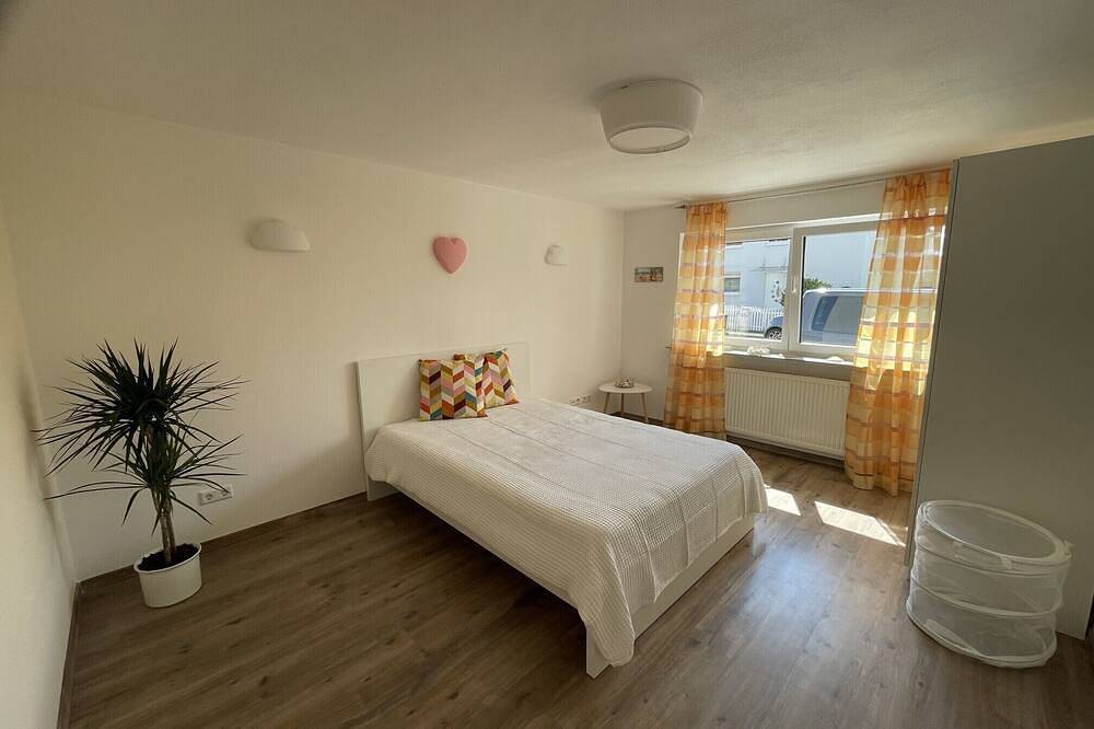 Ganze Wohnung, Erlachoase: Urlaub am Wald – Terrasse, Waldspaziergänge & Yoga in Leinfelden-Echterdingen, Landkreis Esslingen