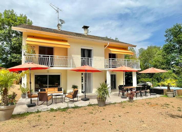 Cottage pour 10 personnes, avec balcon ainsi que jacuzzi et piscine dans La Chapelle-de-la-Tour