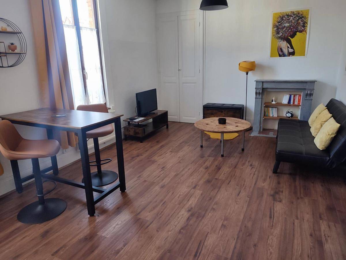 Appartement entier, One-Bedroom Apartment in Chagny, Région de Chalon-sur-Saône