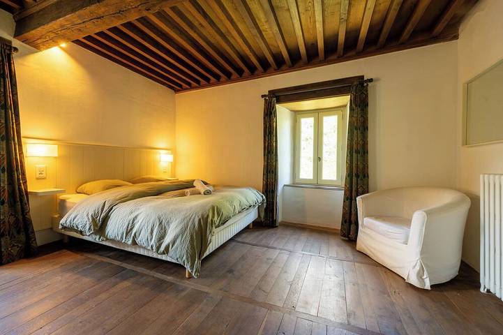 Grand Gîte dans Château avec plage privée in Réquista, Aveyron