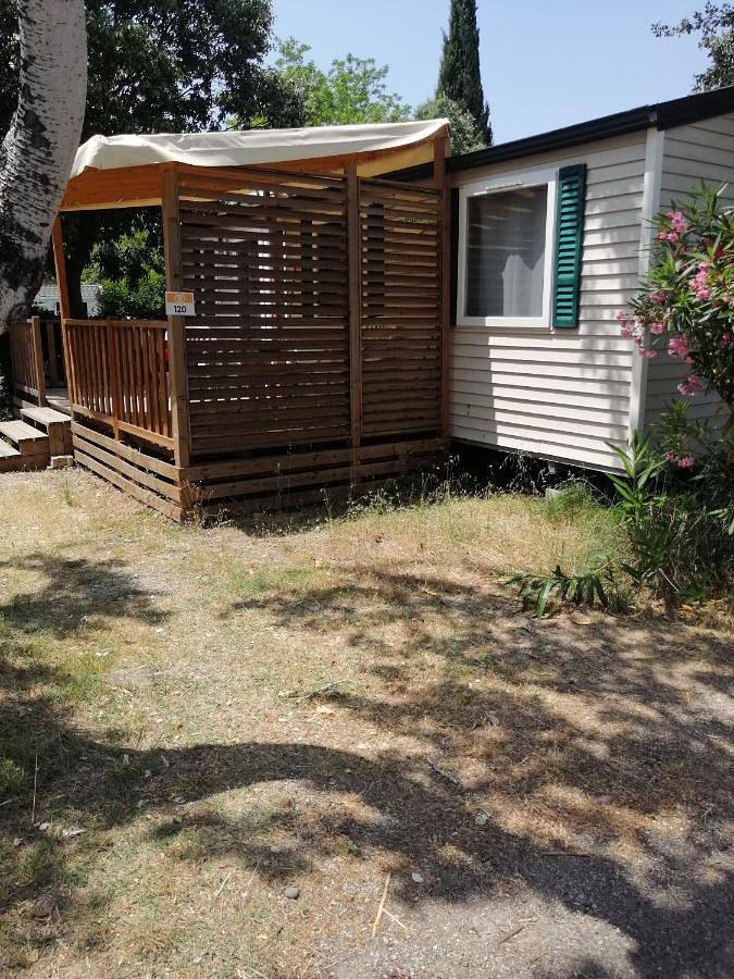 Camping pour 6 personnes, avec bassin pour enfant ainsi que piscine et jardin, animaux acceptés à La Roque-d'Anthéron - 2