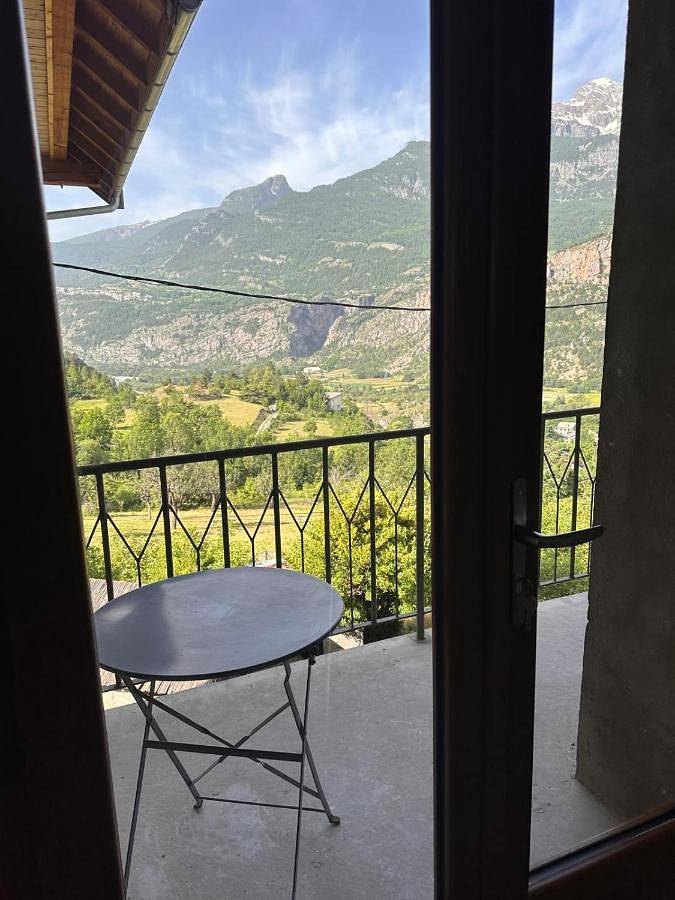 Gîte pour 4 personnes, avec vue et balcon à La Roche-de-Rame - 3