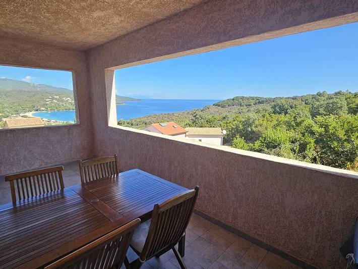 Appartement entier, Appartement de vacances à Favone, climatisé avec Wi-Fi in Favone, Conca