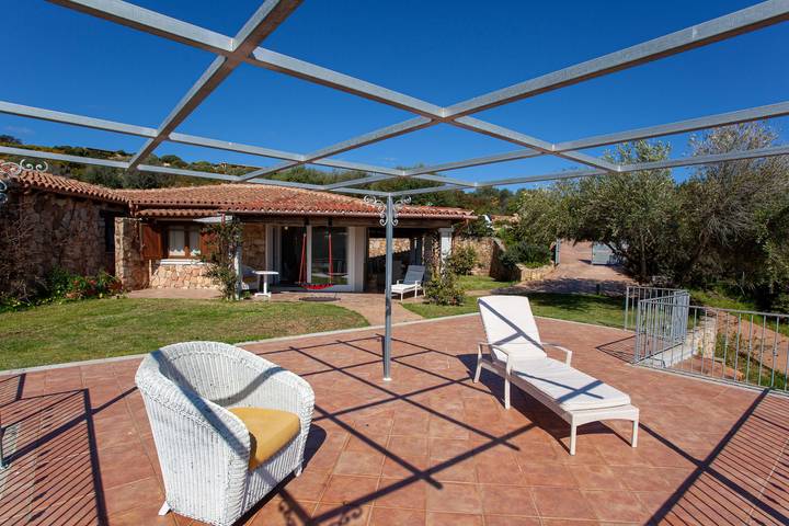 Villa per vacanze "Risveglio Con Alba" con vista mare, giardino e terrazza in La Padula Sicca, San Teodoro