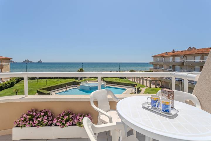 Apartamento entero, Apartamento 'Sunrise Medes' con vistas al mar, piscina compartida y Wi-Fi in Els Griells, Costa Brava