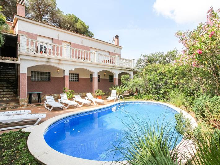 Gîte pour 10 personnes, avec jardin et terrasse, animaux acceptés