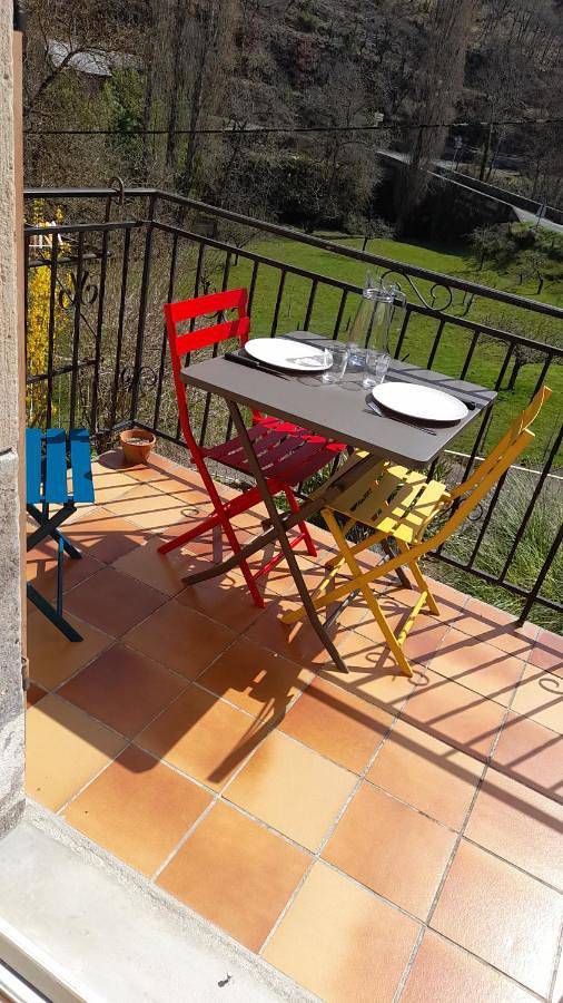 Gîte pour 3 personnes, avec terrasse et vue à Montjaux - 3