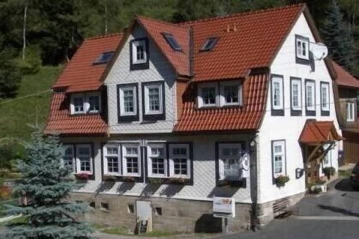 Ferienhaus für 24 Personen, mit Whirlpool und Garten, mit Haustier in Schleusegrund