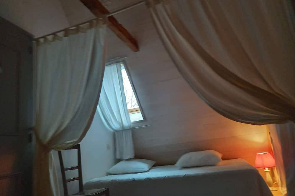 Maison typique, indépendante, au calme, dans le nord Aveyron. 2,4 personnes in Coubisou, Parc naturel régional de l'Aubrac
