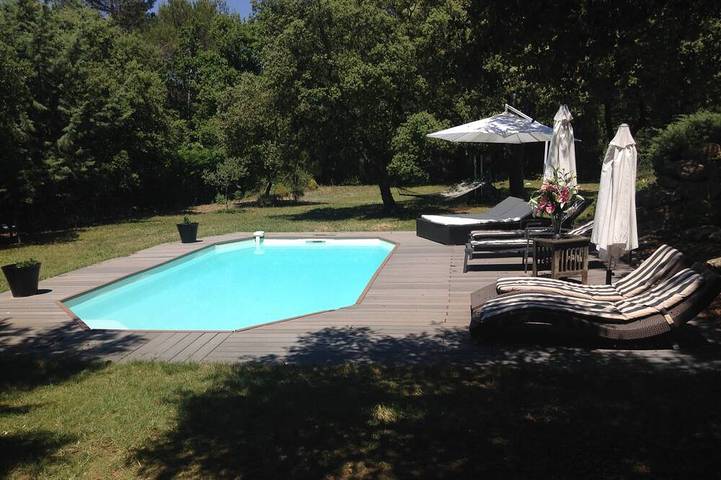 Maison de vacances pour 7 personnes, avec piscine ainsi que jardin et terrasse, animaux acceptés à Rognes