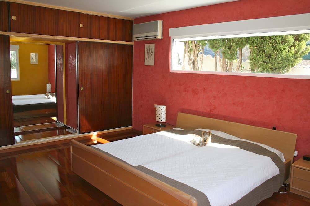 Villa Meerblick 230m2, 100m Strand, Schwimmbad, Grill + Solarium 100m2 in Coveta Fuma, El Campello