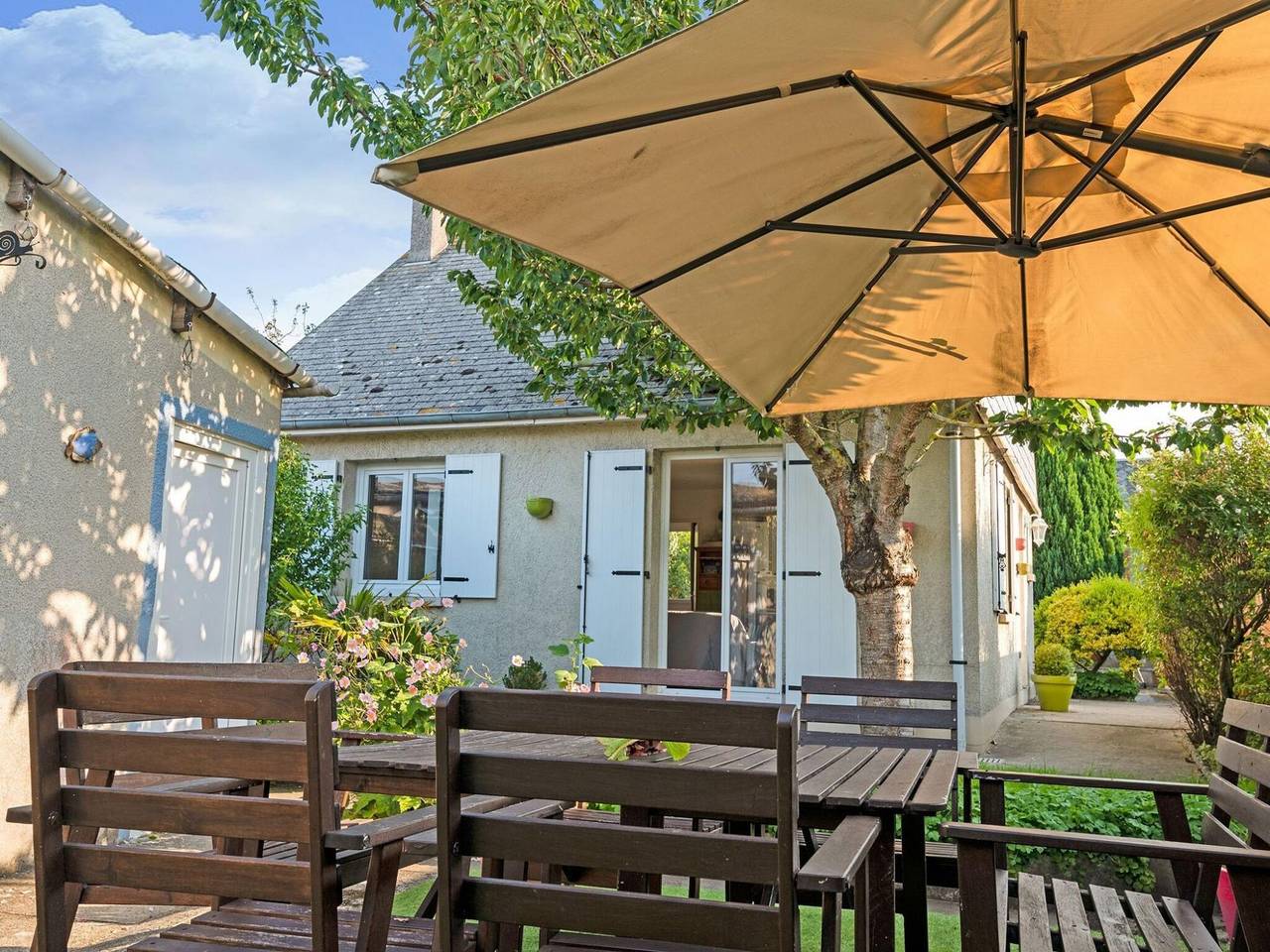 Serene Holiday Home for Family in Normandy with Garden in Saint-Benoît-de-l'Aure, Bayeux und Umgebung