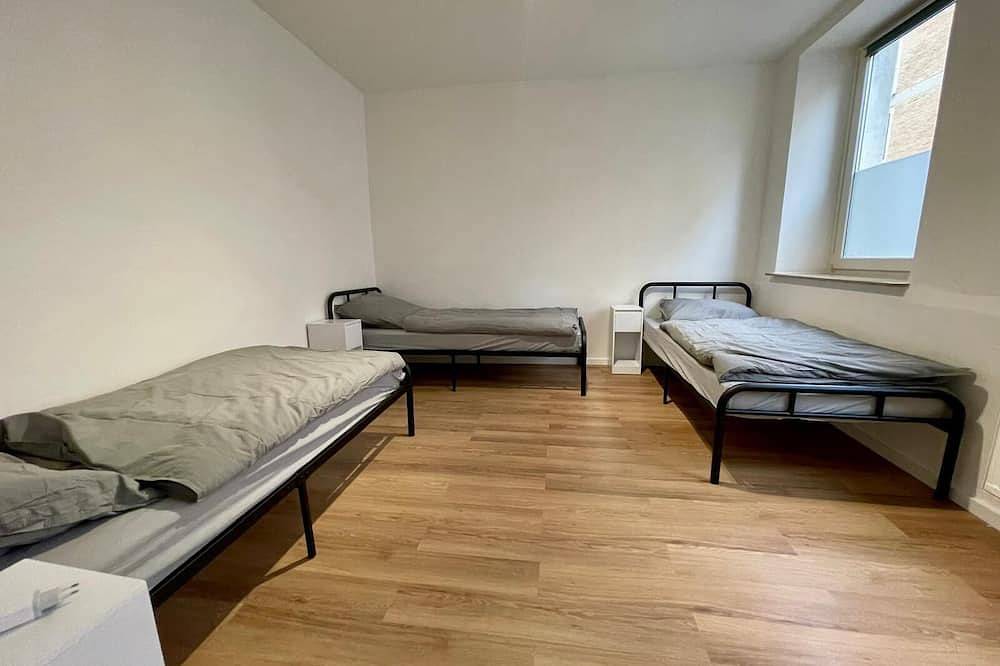 Ganze Wohnung, Krefeld Homebase mit Küche und 3 Einzelbetten - zentral gelegen Nähe Düsseldorf in Krefeld, Niederrhein