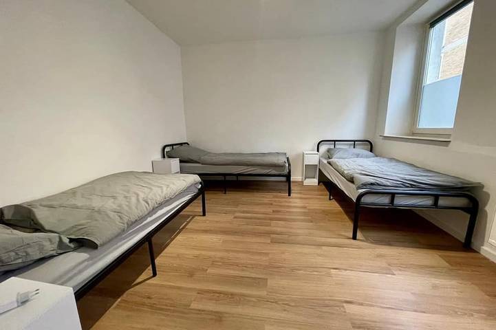 Apartamento entero, Krefeld Homebase with kitchen and 3 single beds—centrally located near Düsseldorf in Krefeld, Lower Rhine