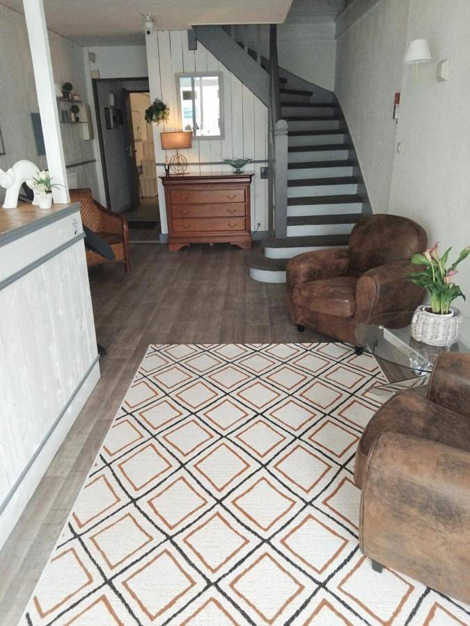 Double Room with Private Bathroom in Jonzac, Région de Jonzac
