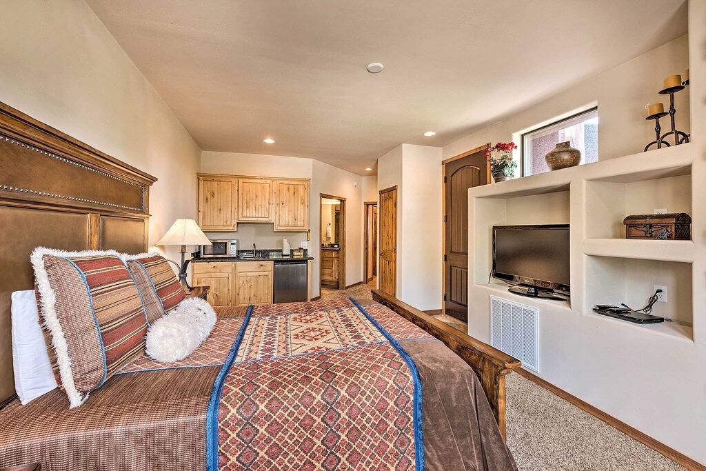 Unwind Fireside: Dog-Friendly Show Low Townhome! in Show Low, Navajo County