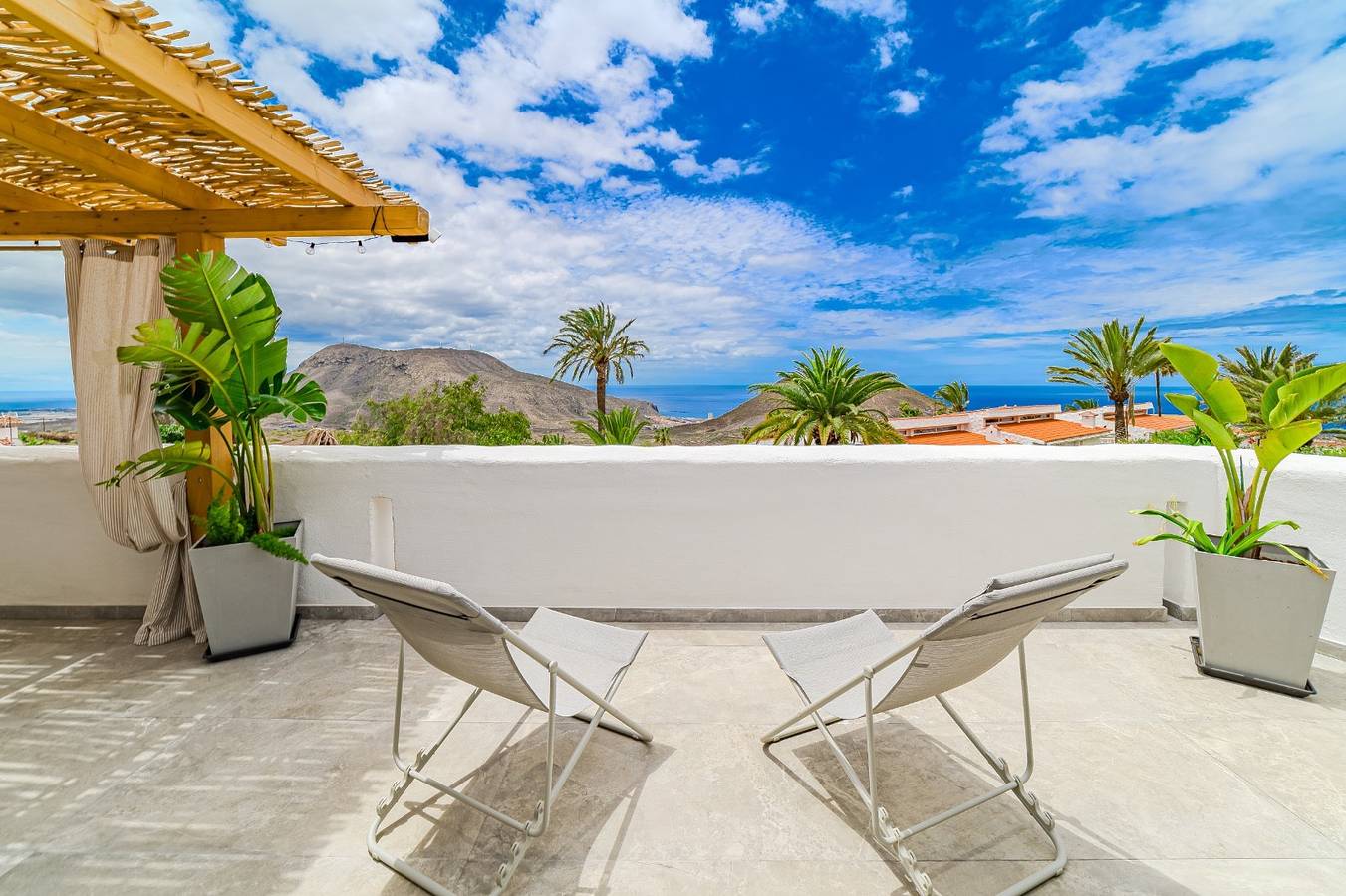 Casa Vacacional 'Oceania A' con Vistas al Mar, Wi-Fi y Aire Acondicionado in Chayofa, Arona 