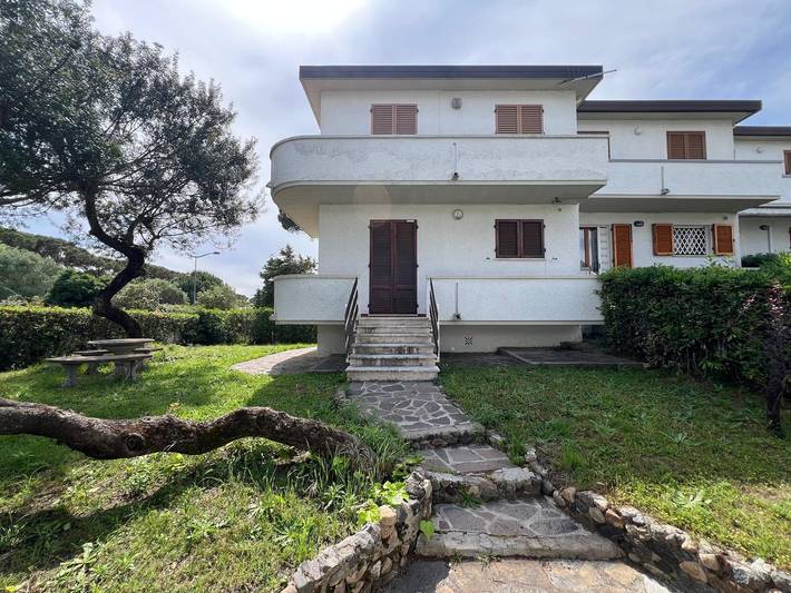 Geheel appartement, Appartement 'Twee-kamerwoning met Privétuin' en Exclusieve Tuin in Marina di Bibbona, Bibbona