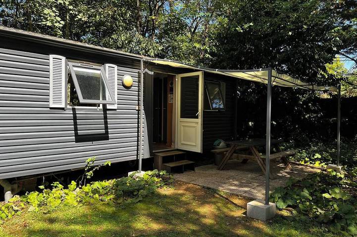 Location de vacances pour 5 personnes, avec sauna et terrasse ainsi que piscine et jardin à Sainte-Gemme-la-Plaine