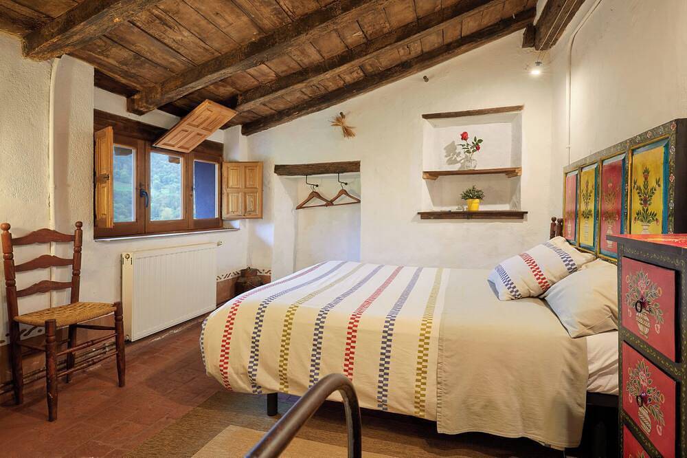 Casa de vacaciones \"Els Mossos, El Reixac Casa Rural\" con vistas a la montaña in San Juan de las Abadesas, Pirineo Catalan