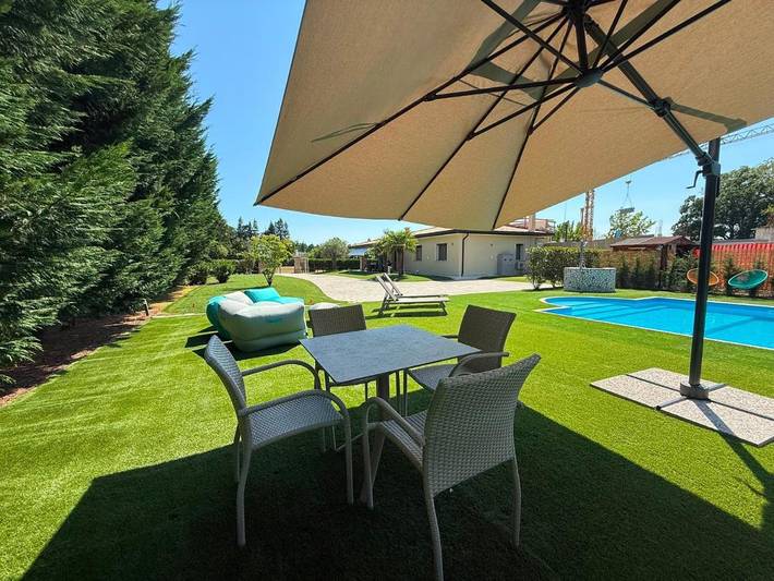 Villa pour 8 personnes, avec Balcon et Terrasse ainsi que Jardin et Piscine à Venise