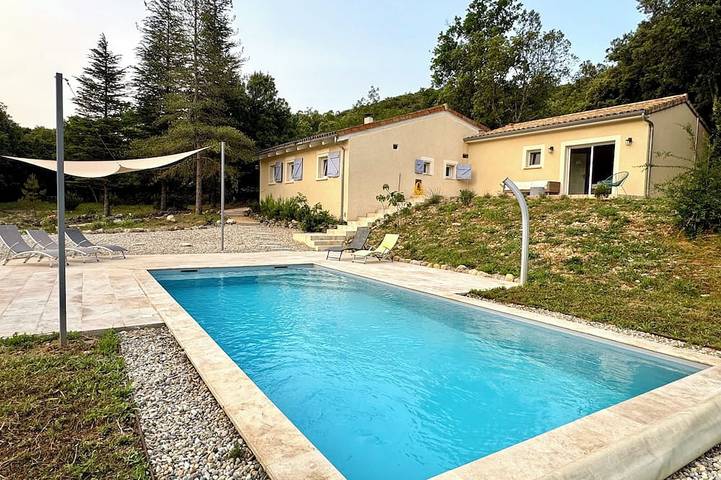 Vakantiehuis voor 6 personen, met terras en tuin in Sampzon