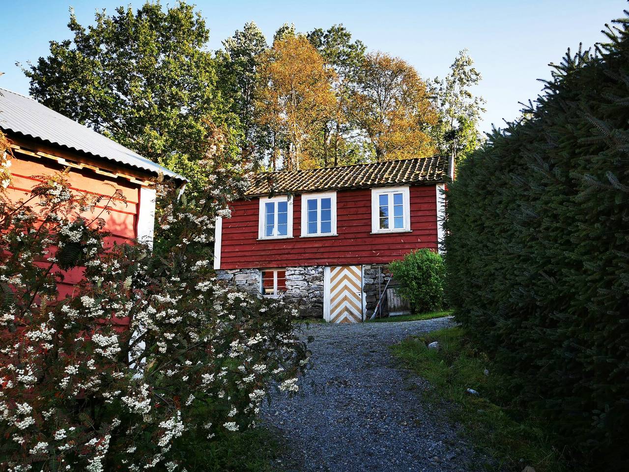Ein Schweizerhaus aus dem Jahr 1880 am Hattarvågen auf Borgøy in Tysvær