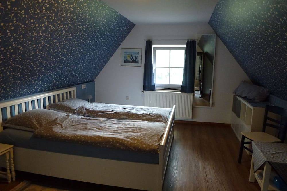 Ferienhaus auf großem, eingezäunten Grundstück, Badesee,, Alleinlage in Westerstede, Ammerland