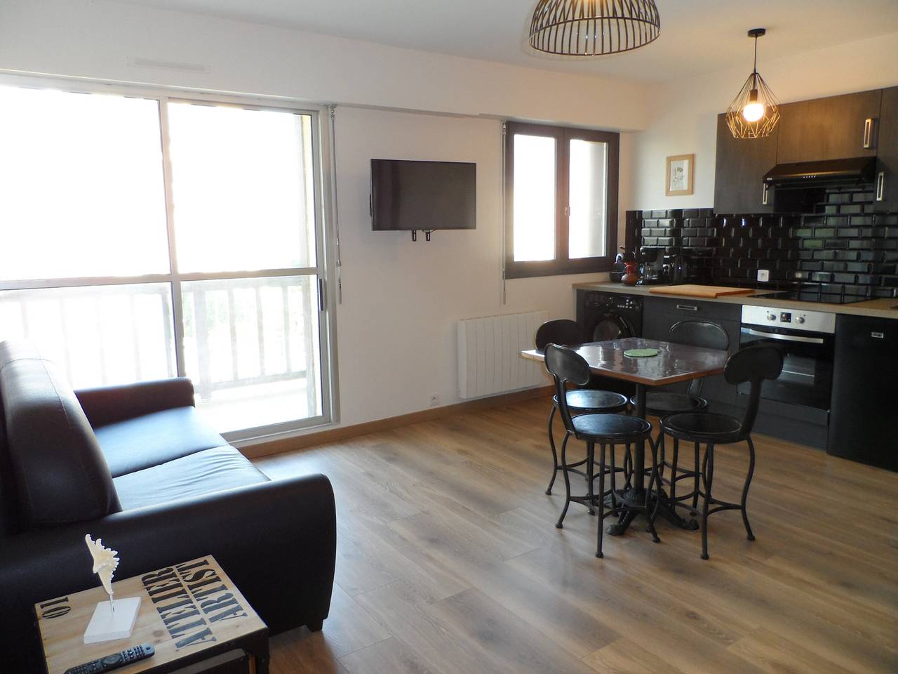 Entire apartment, Comfortable 1Br Apartment Near Beach with Parking and Internet in Cabourg in Cabourg, Caen region
