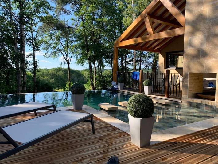 Location de vacances pour 10 personnes, avec jardin ainsi que vue et piscine à La Chapelle-Saint-Aubin