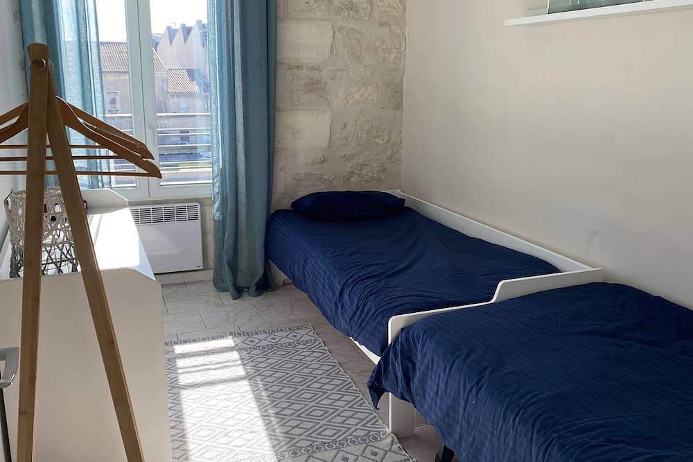 Ganze Wohnung, Apartment overlooking the Quais de Beaucaire in Beaucaire, Nimes und Umgebung
