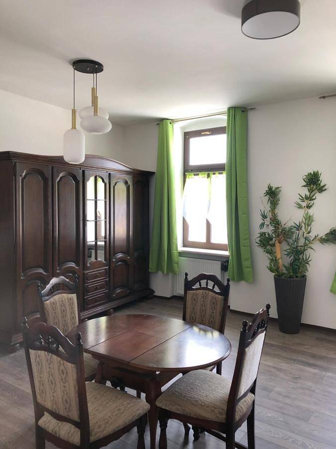 Ferienwohnung für 6 Personen, mit Balkon und Terrasse sowie Ausblick in Oelsnitz