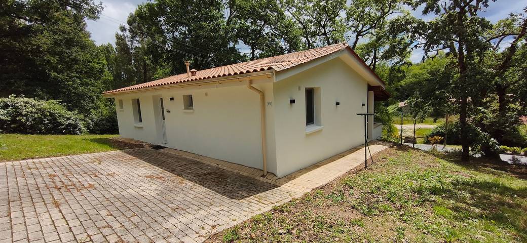 Maison de vacances « Colombard » avec vue sur lac, piscine partagée et Wi-Fi in Brossac, Charente