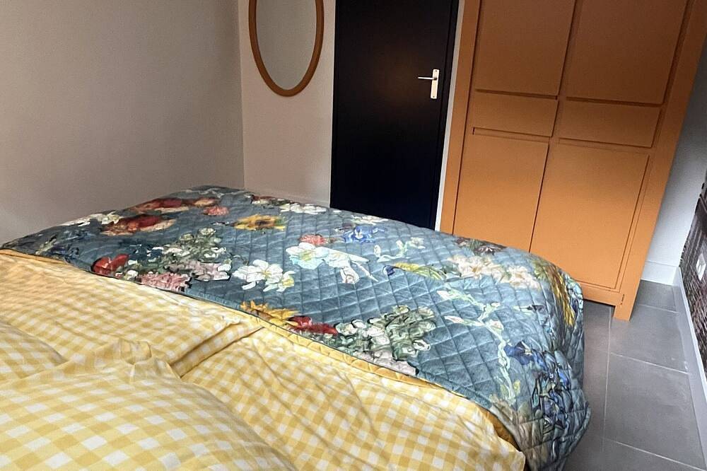 Entire apartment, Pakhuis Behind near Amsterdam & Zaanse Schans in Wormerveer, Dutch Coast