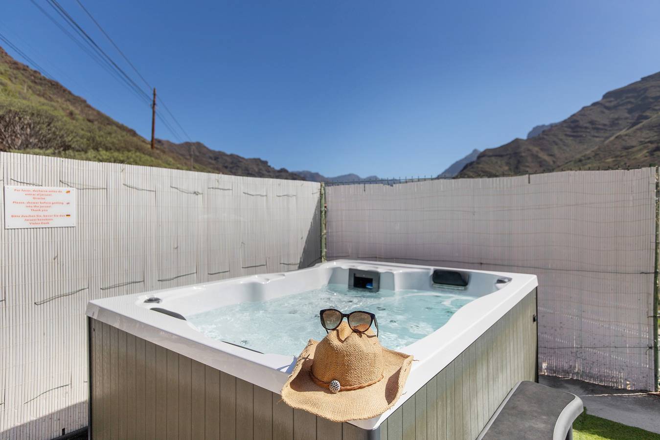 Appartement entier, Appartement de vacances « Vista Valle » avec vue montagne, Wi-Fi et climatisation in La Humbridilla, Grande Canarie du Sud