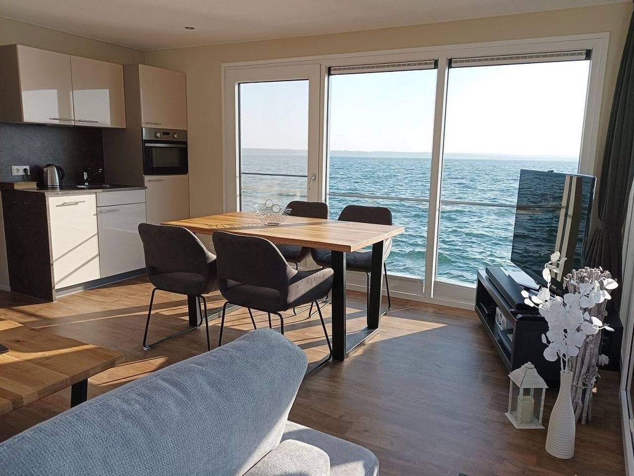 Schwimmende Ferienhäuser Gräbendorfer See (Möwen) - 6. Schwimmendes Ferienhaus Albatros auf Liegeplatz 4 in Laasow, Vetschau