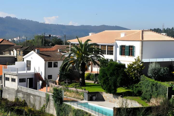 Casas de campo para 17 pessoas, com jardim e vista para o lago, com animais de estimação