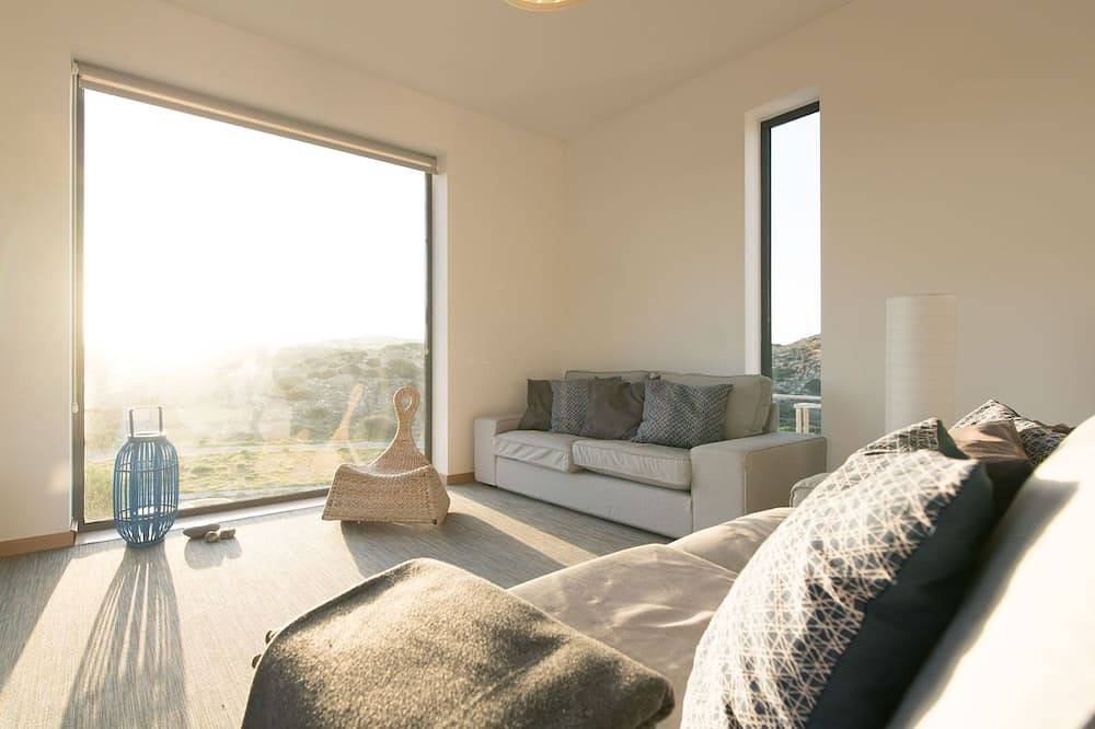 Villa mit Pool 800 m vom Strand entfernt. in Bordeira, Naturpark Südwest-Alentejo und Costa Vicentina