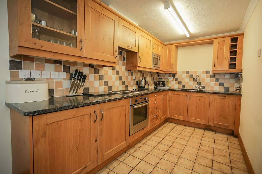 Tegid -  a bungalow that sleeps 4 guests  in 2 bedrooms in Pwllheli, Gwynedd