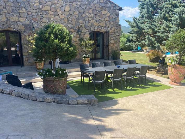 Gîte pour 6 personnes, avec vue ainsi que jardin et piscine à Ampus