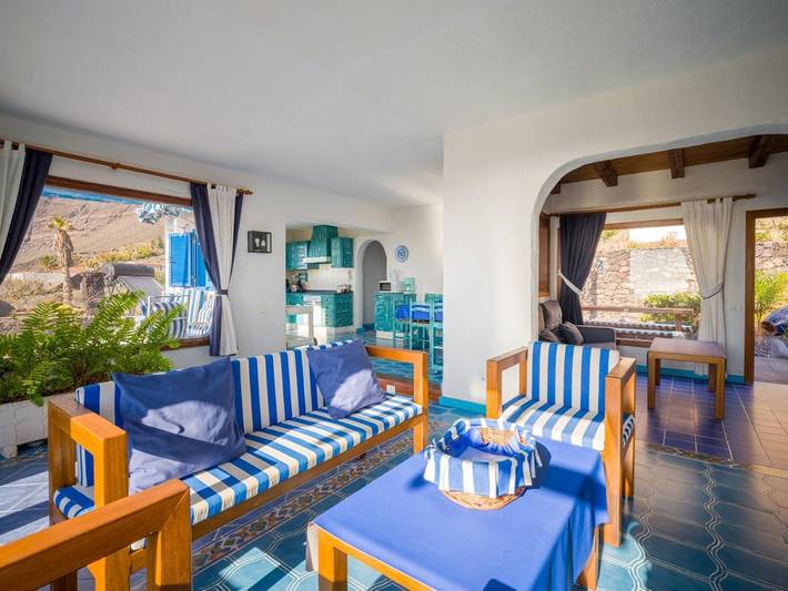 Chalet para 15 personas, con terraza y vistas además de piscina y jardín en El Hierro - 3